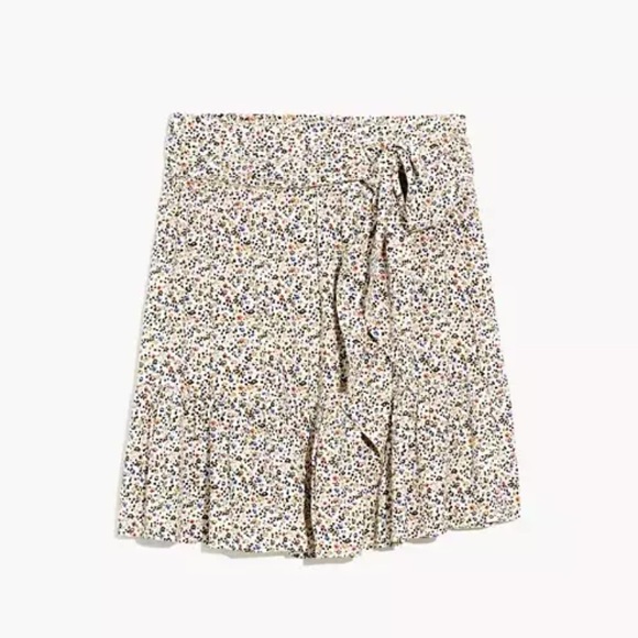 Madewell Tie-Waist Tiered Skirt in Fieldwalk Floral - Picture 5 of 9